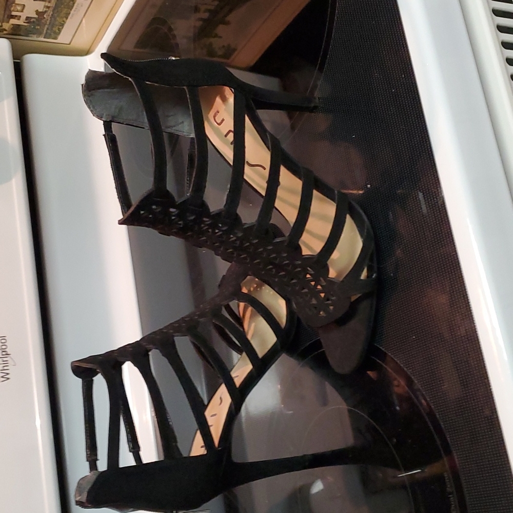 Heels - Picture 2 of 8